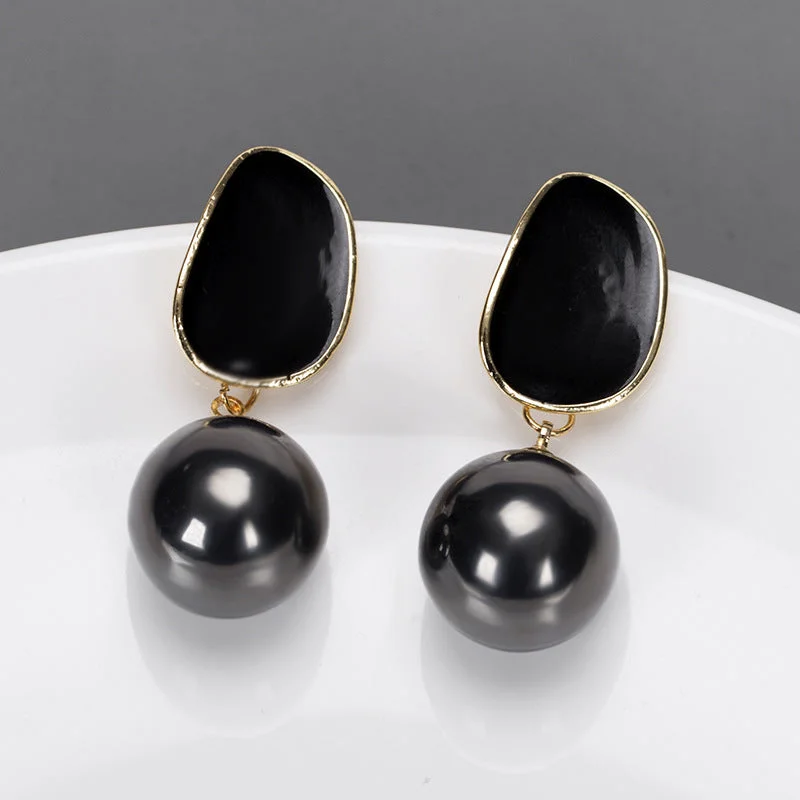 Black Small Shell Pearls