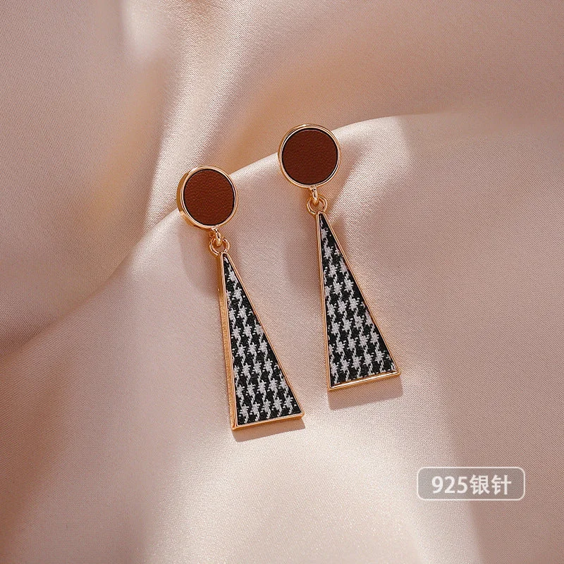 72# Triangle Stud Earrings (Silver Needle)