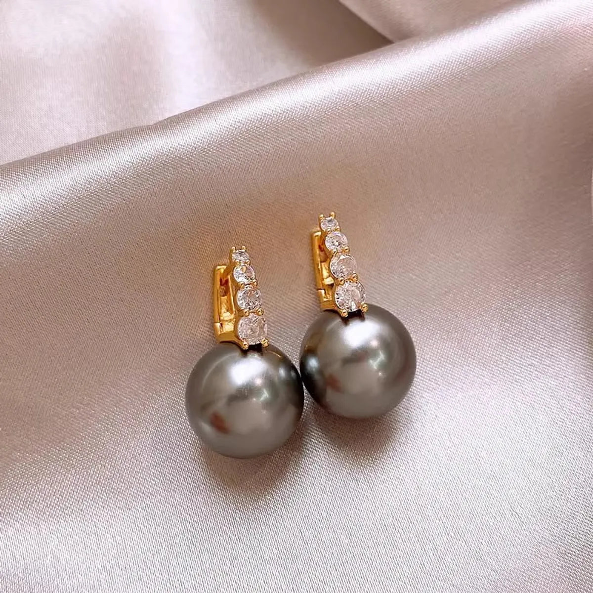 30# Ear Clip Gray Pearl