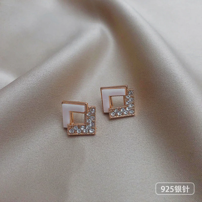 95# Square Diamond Stud Earrings (Silver Needle)