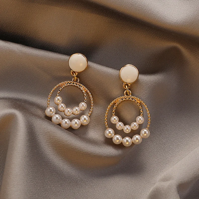 72# Pearl and Circle Ear Studs