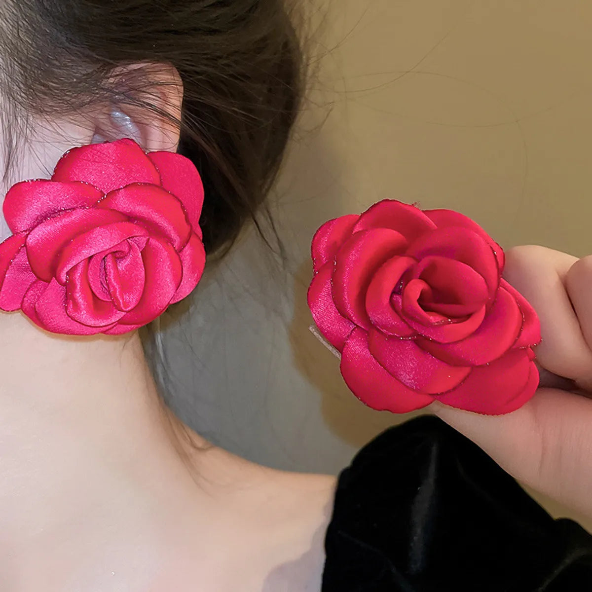 120# Silver Needle-Rose Red Flowers